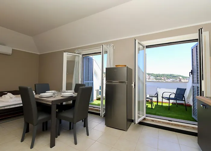 Penthouses With Parking In Palazzo San Paolo By Ml White House جنوة