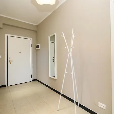アパート Penthouses With Parking In Palazzo San Paolo By Ml White House ジェノヴァ